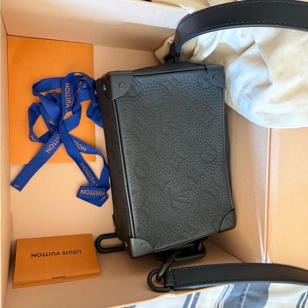 Louis Vuitton Black Monogram Men's Bag - Picture 4 of 4